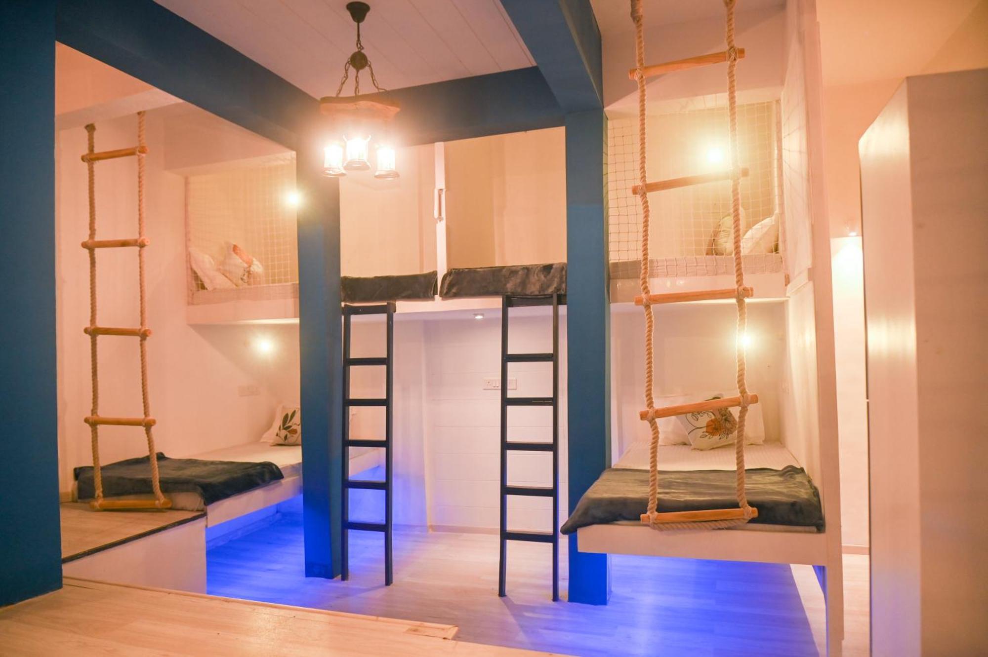 פונה The Voyage - Cafe Hostel Cowork מראה חיצוני תמונה